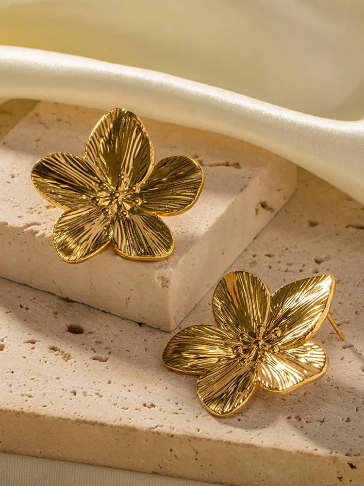 Amaris | Gold Stud Earrings